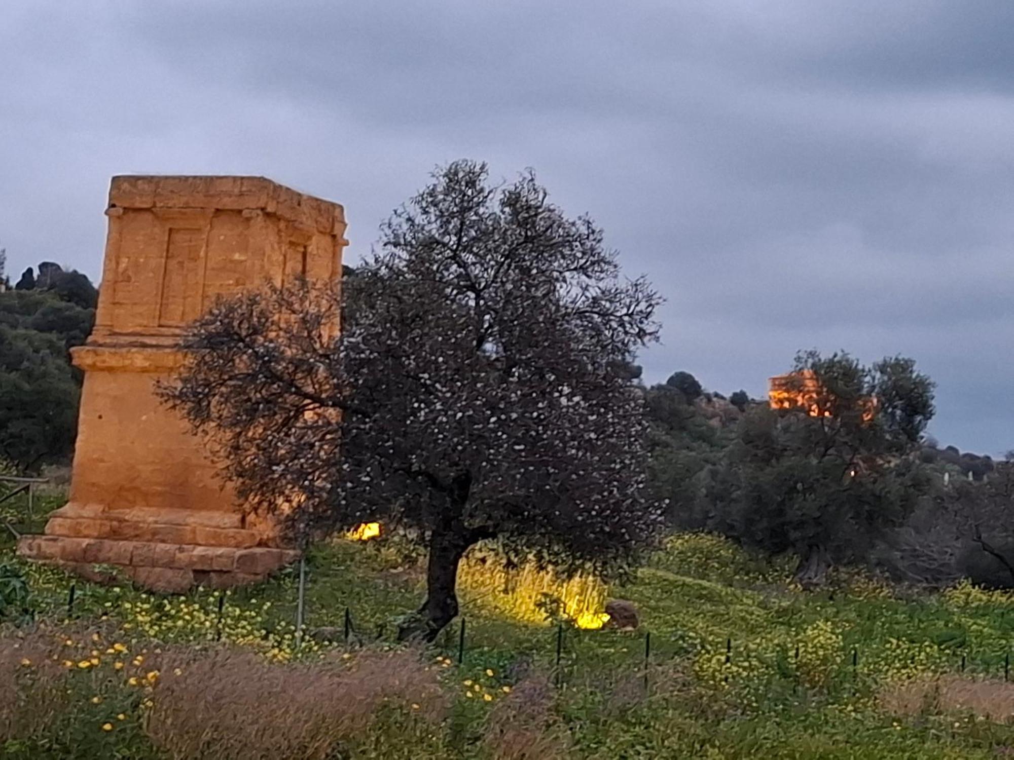 B&B Le Lumie "Il Cortiletto Del Centro" Agrigente Extérieur photo