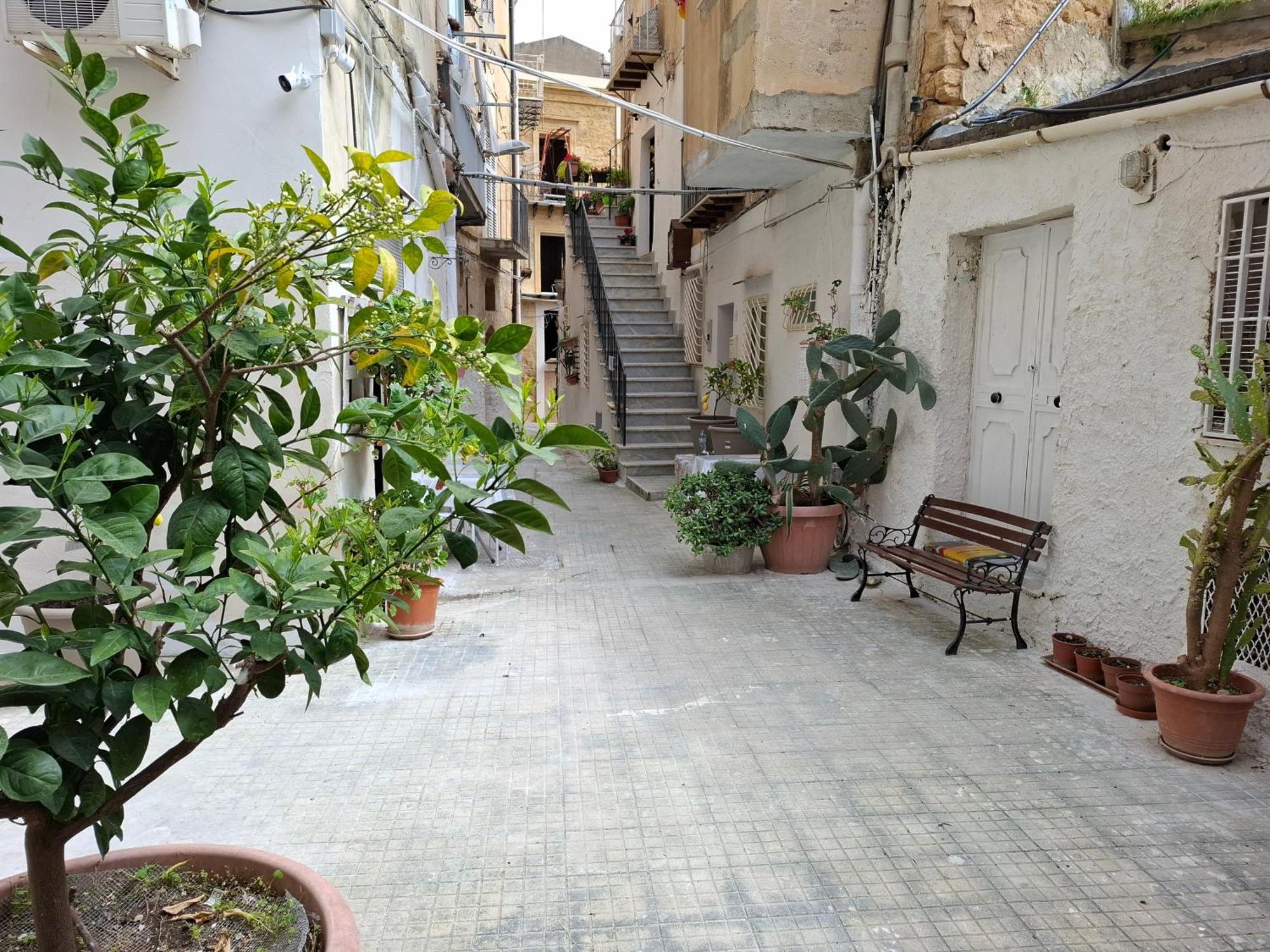 B&B Le Lumie "Il Cortiletto Del Centro" Agrigente Extérieur photo